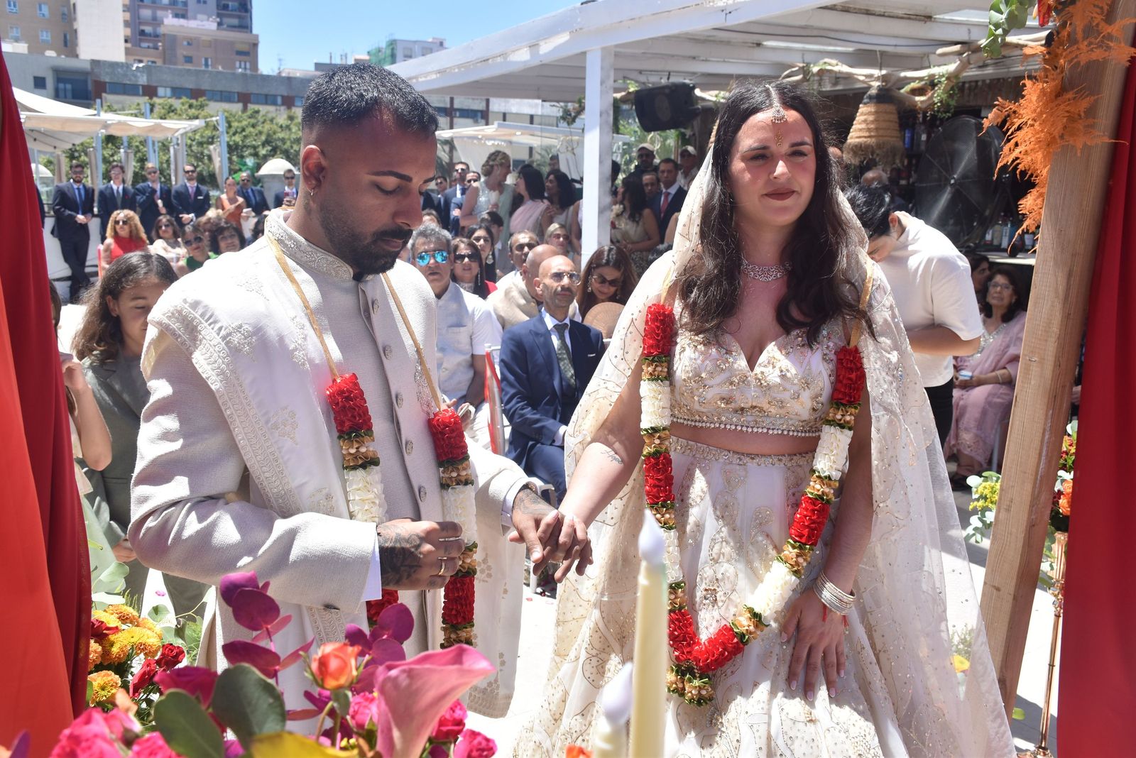 Direk y Rocío sellan su amor bajo el cielo de Ceuta