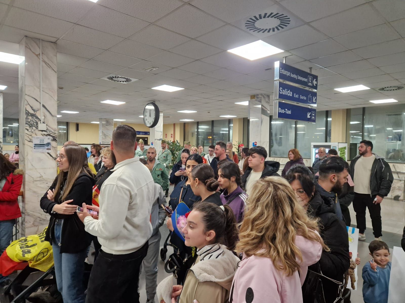 FOTOGALERÍA | De Irak a los brazos de su gente: fotogalería del regreso de la COMGECEU