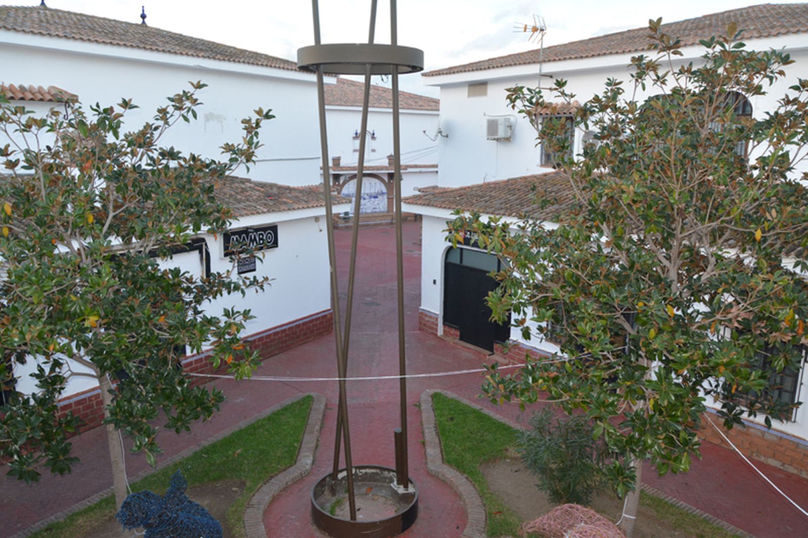 Vista desde arriba del Poblado Marinero, donde se ha anunciado en varias ocasiones una renovación integral que no llega. / FOTO NICOL'S