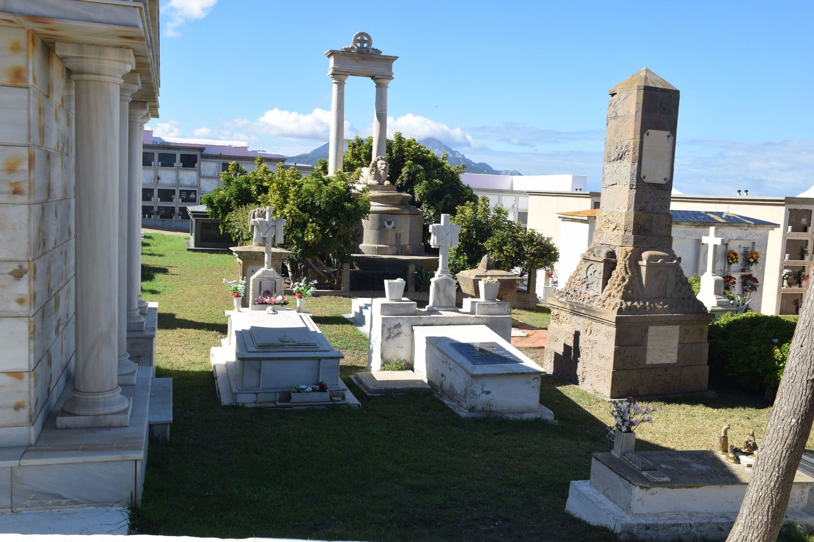 Un recuerdo institucional en el Día de Difuntos para quienes faltan