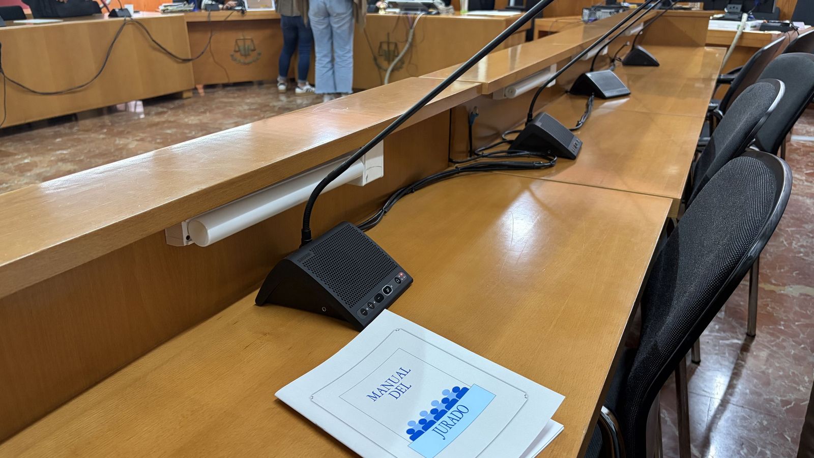Imagen del manual del jurado en su escaño de la Audiencia Provincial.