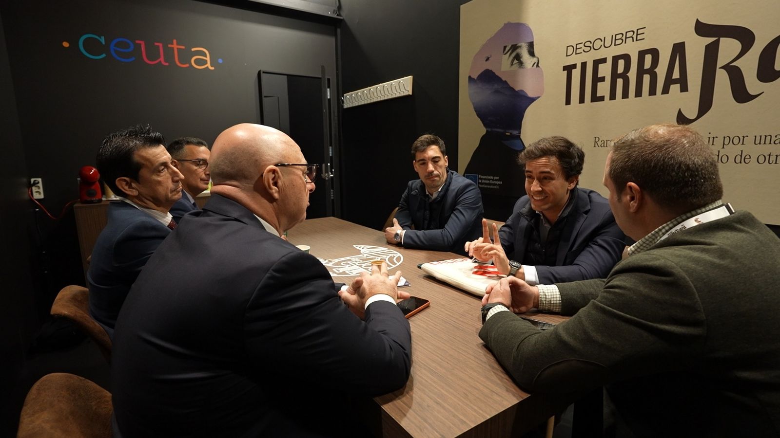 Ceuta inicia su participación en FITUR asistiendo al homenaje a las víctimas de Adamuz en el stand de Andalucía