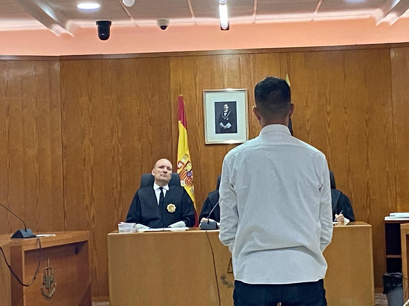 M.C.M. reconoce los hechos ante el tribunal de la Audiencia.
