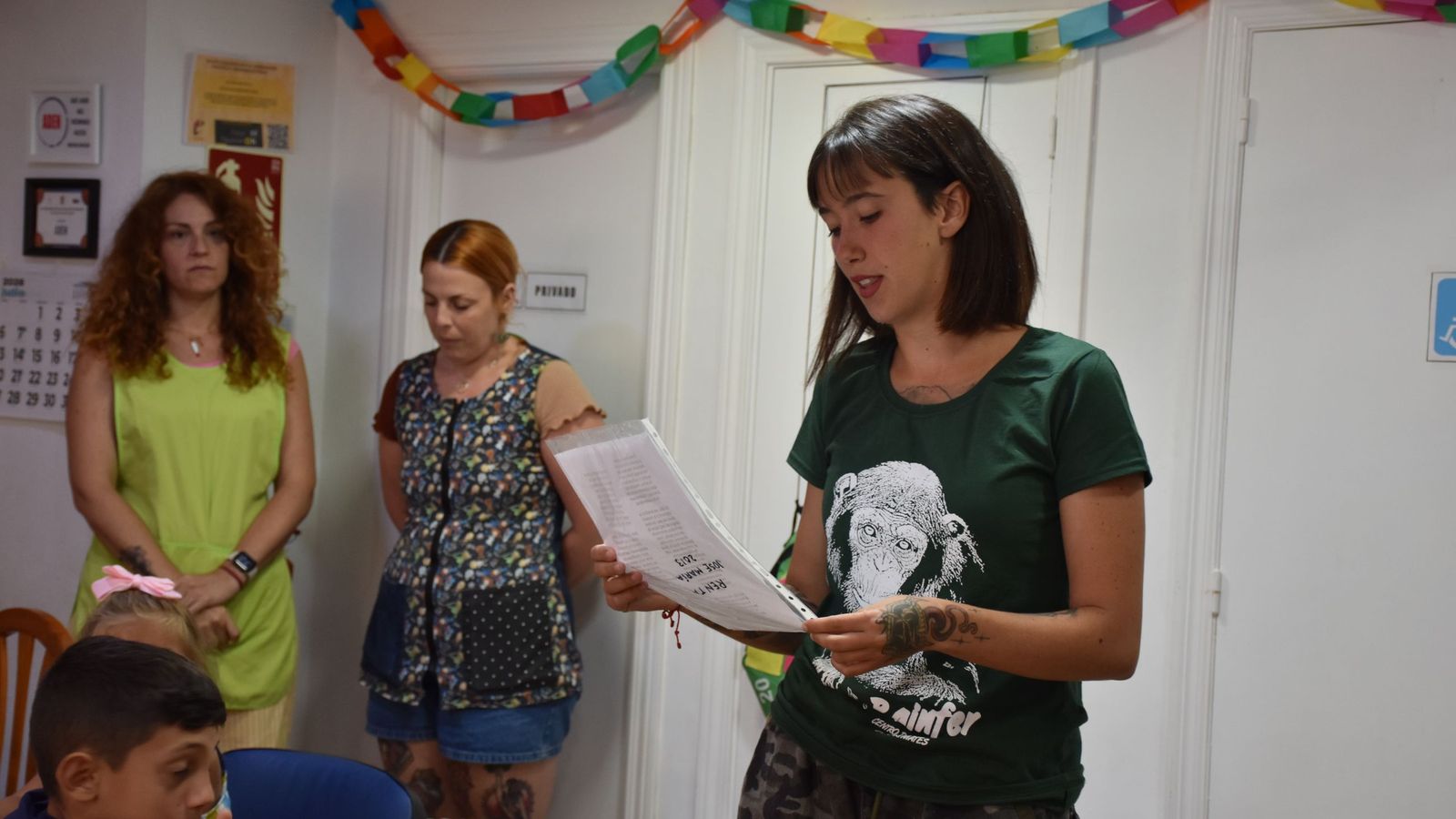 Taller sobre primates organizado por la bichóloga de Ceuta en el campamento de verano de ADEN