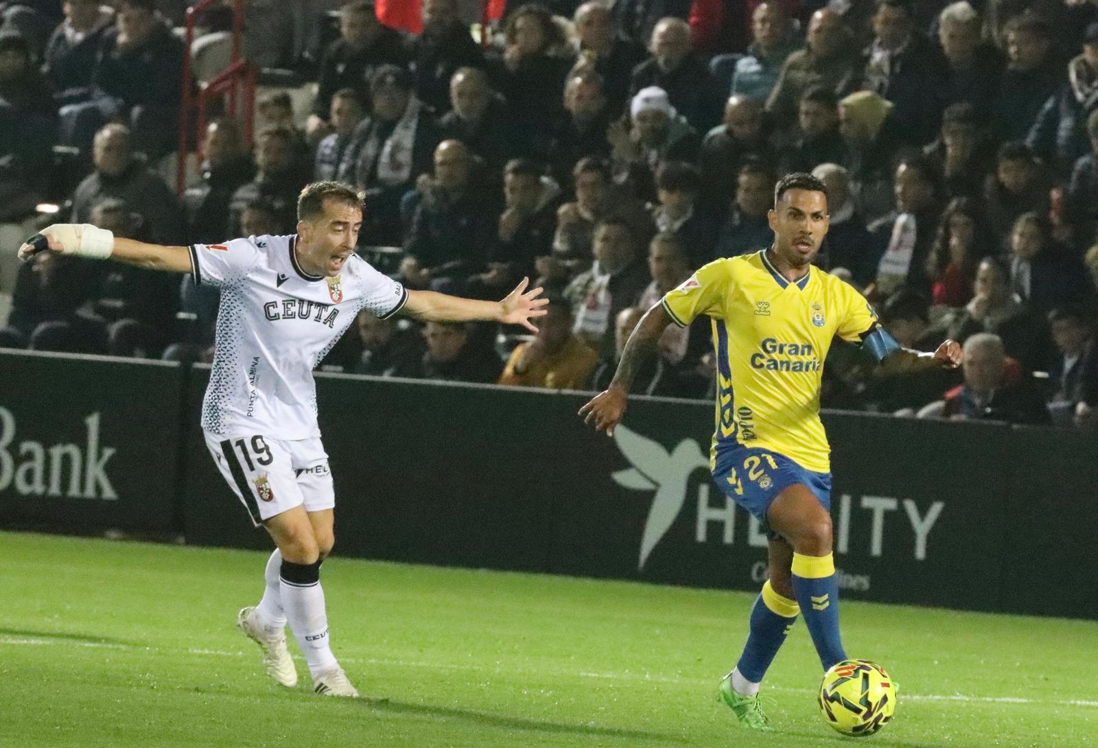 El primer tiempo entre AD Ceuta y Las Palmas se vive con 0-0 en el Alfonso Murube