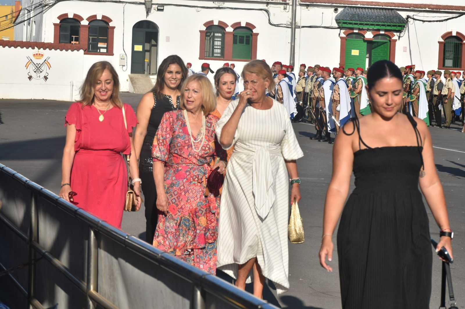 El acuartelamiento González-Tablas acoge una parada militar por el 115 aniversario de Regulares