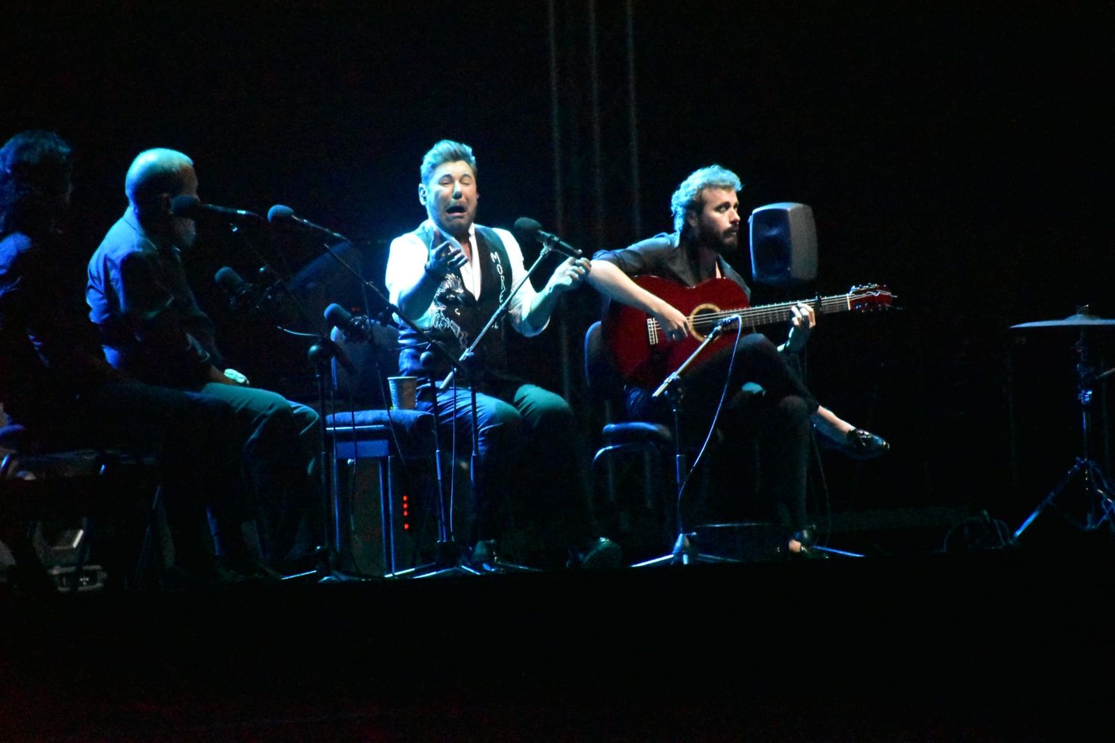 Miguel Poveda llena de poderío las Murallas en la noche más flamenca del año