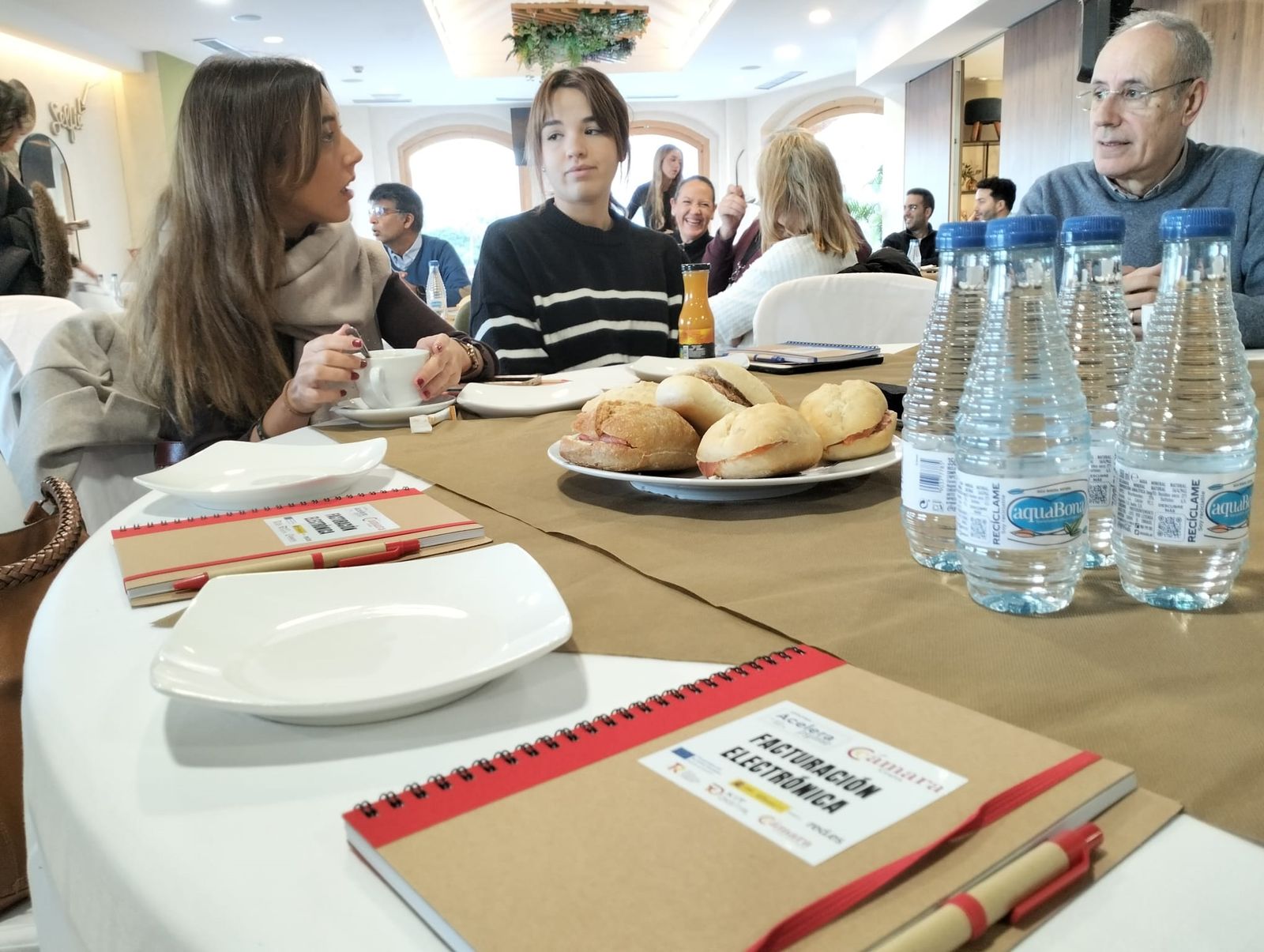 Asistentes a la charla ofrecida por Borrego