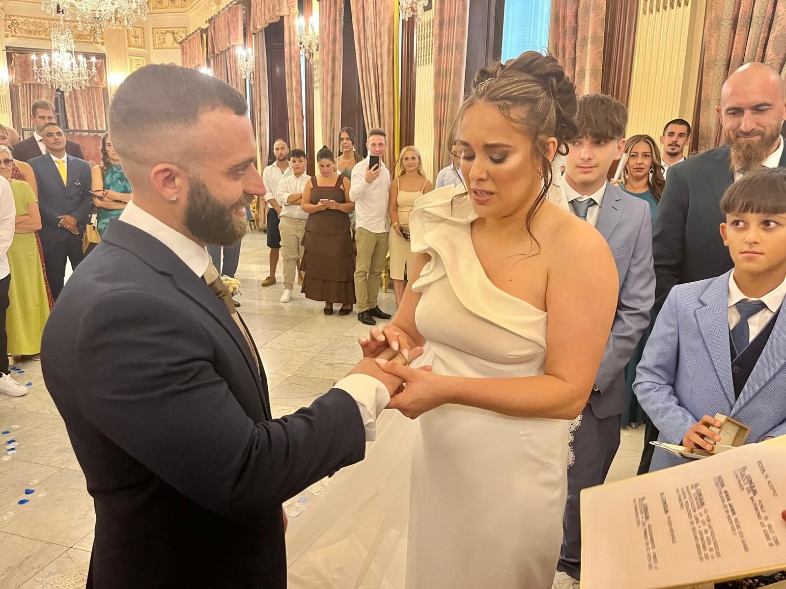 Jesús y Rosa sellan su amor en el Salón del Trono