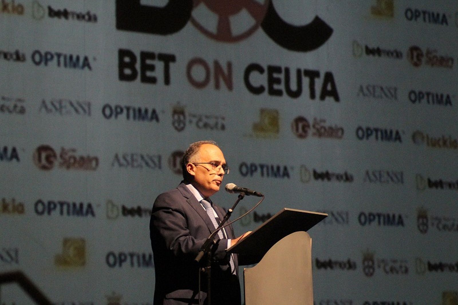 8295_gaitan