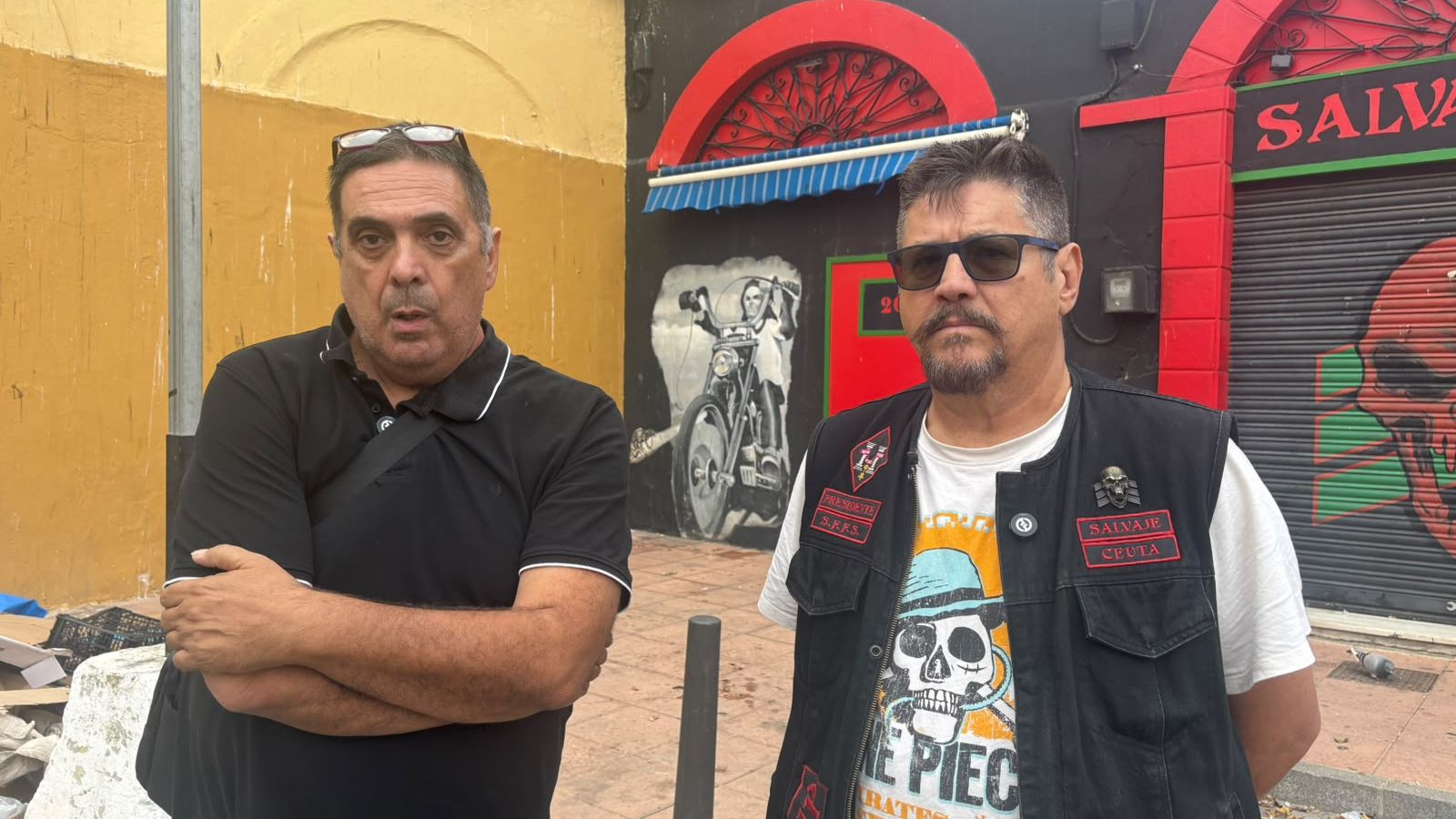 Miembros de la Asociación Ceutí de Mototurismo, este martes tras el desalojo del asentamiento ilegal junto a su local