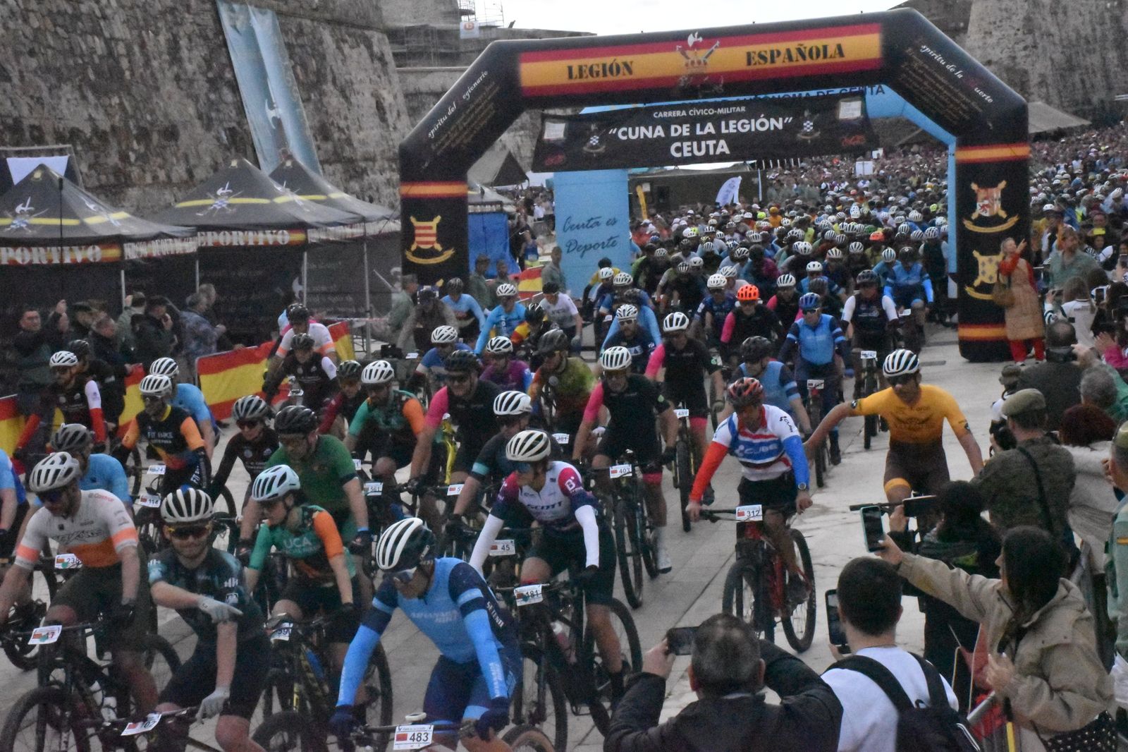 FOTOGALERÍA | Miles de corredores toman la salida en la X Cuna de la Legión: mira las imágenes