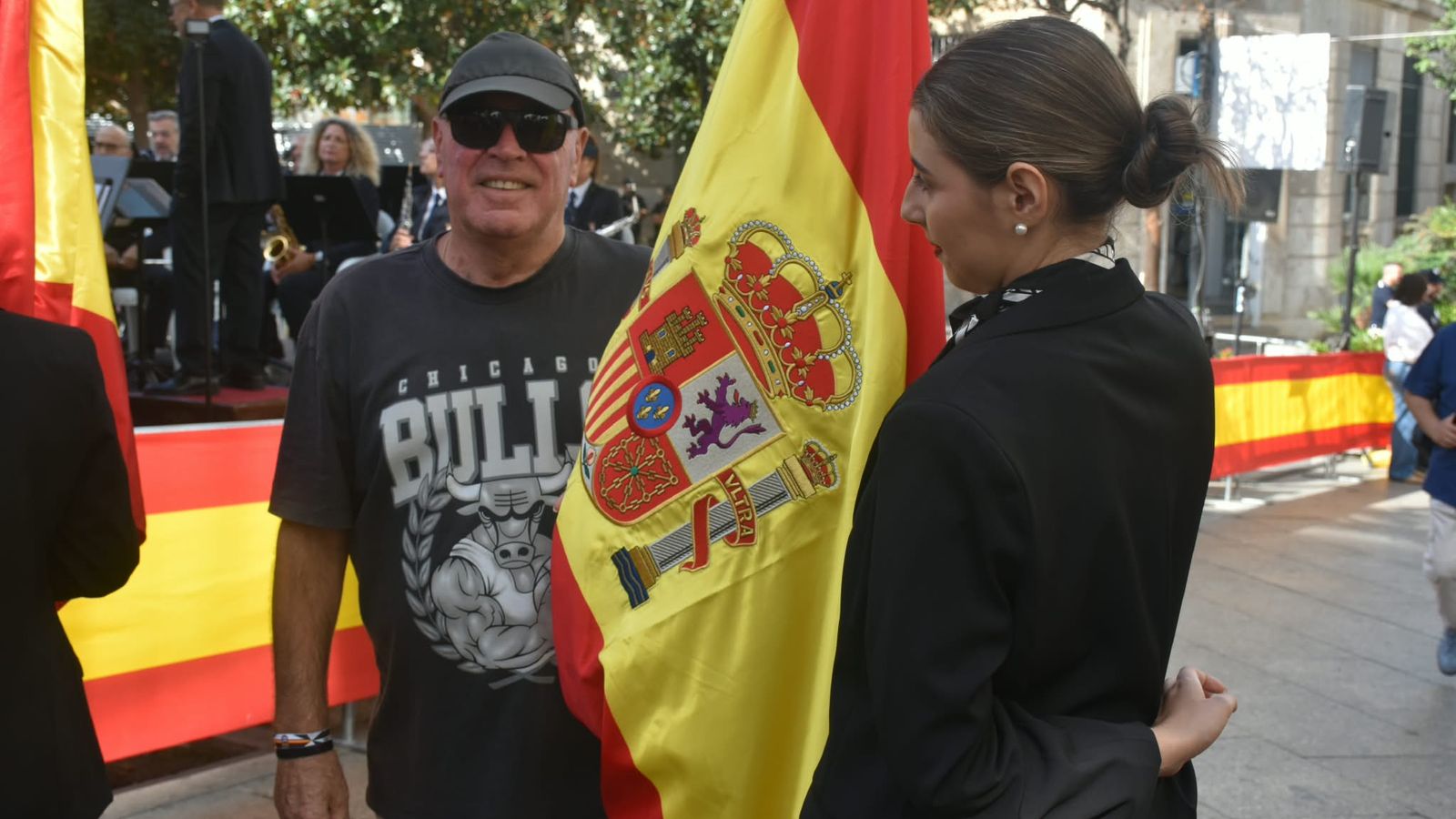 Multitud de ceutíes juran bandera de manera simbólica para mostrar su pertenencia a España