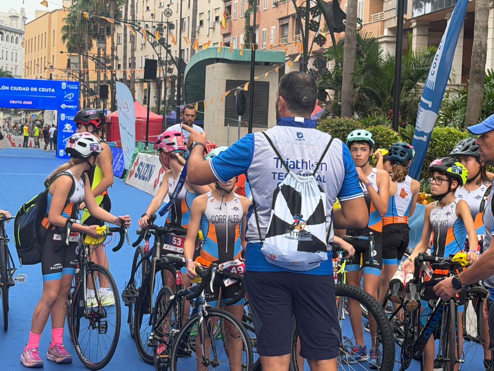 Los aficionados al triatlón en Ceuta se reúnen para participar en el Acuatlón Popular 'Juan Mur' y en la Phoenix Kids Triathlon