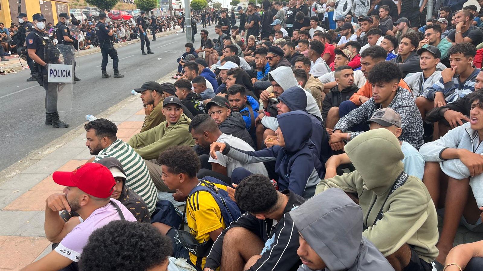 La Policía controla a migrantes que intentaron entrar a la fuerza en el recurso de acogida de Loma Colmenar