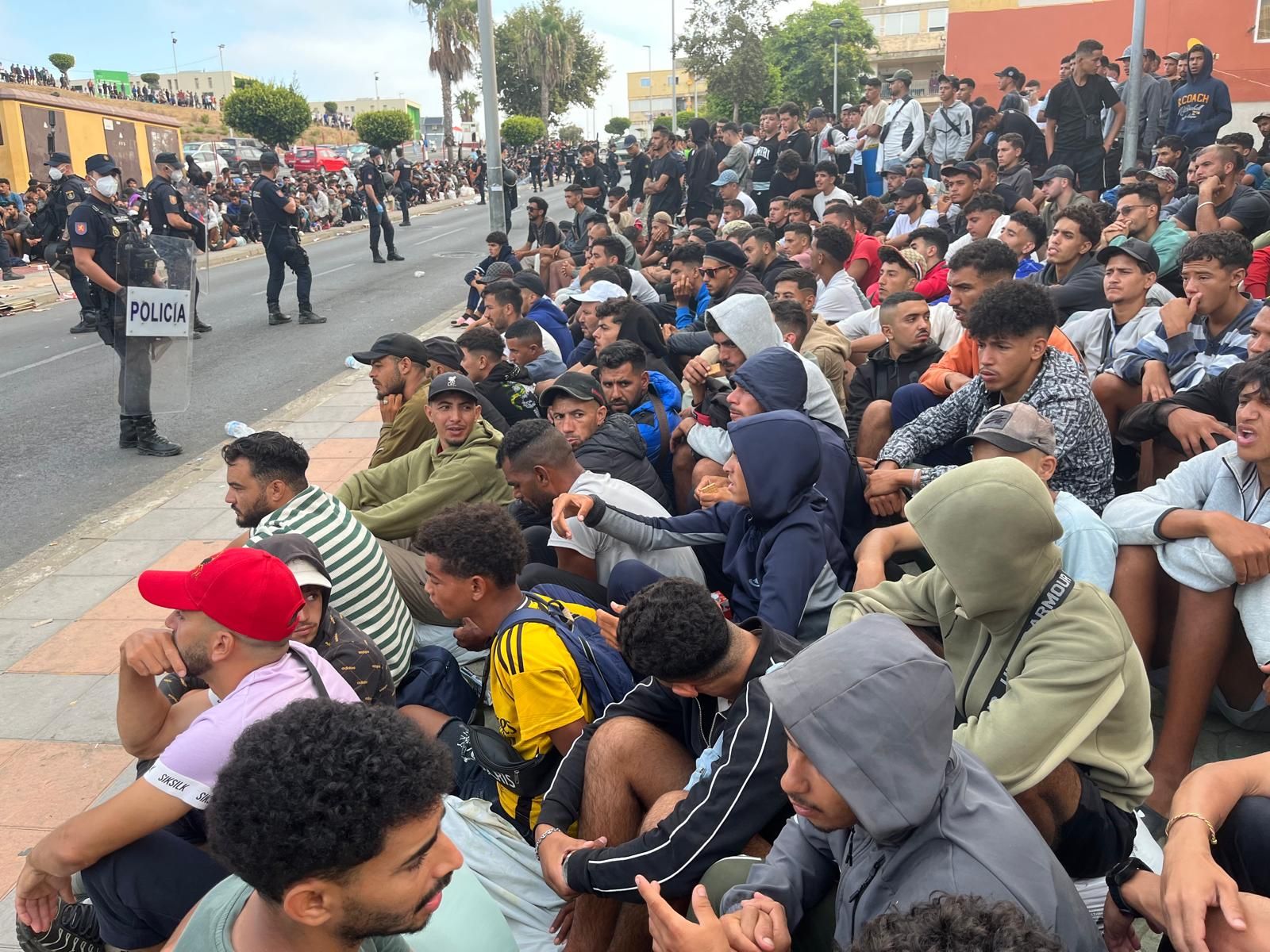 La Policía controla a migrantes que intentaron entrar a la fuerza en el recurso de acogida de Loma Colmenar