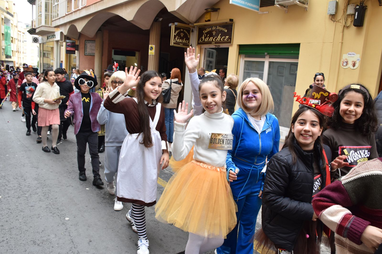 Pasacalles de carnaval del Beatriz de Silva. / FOTO NICOL'S