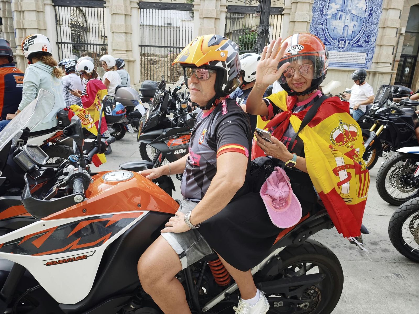 Cientos de motoristas se manifiestan por las calles de Ceuta