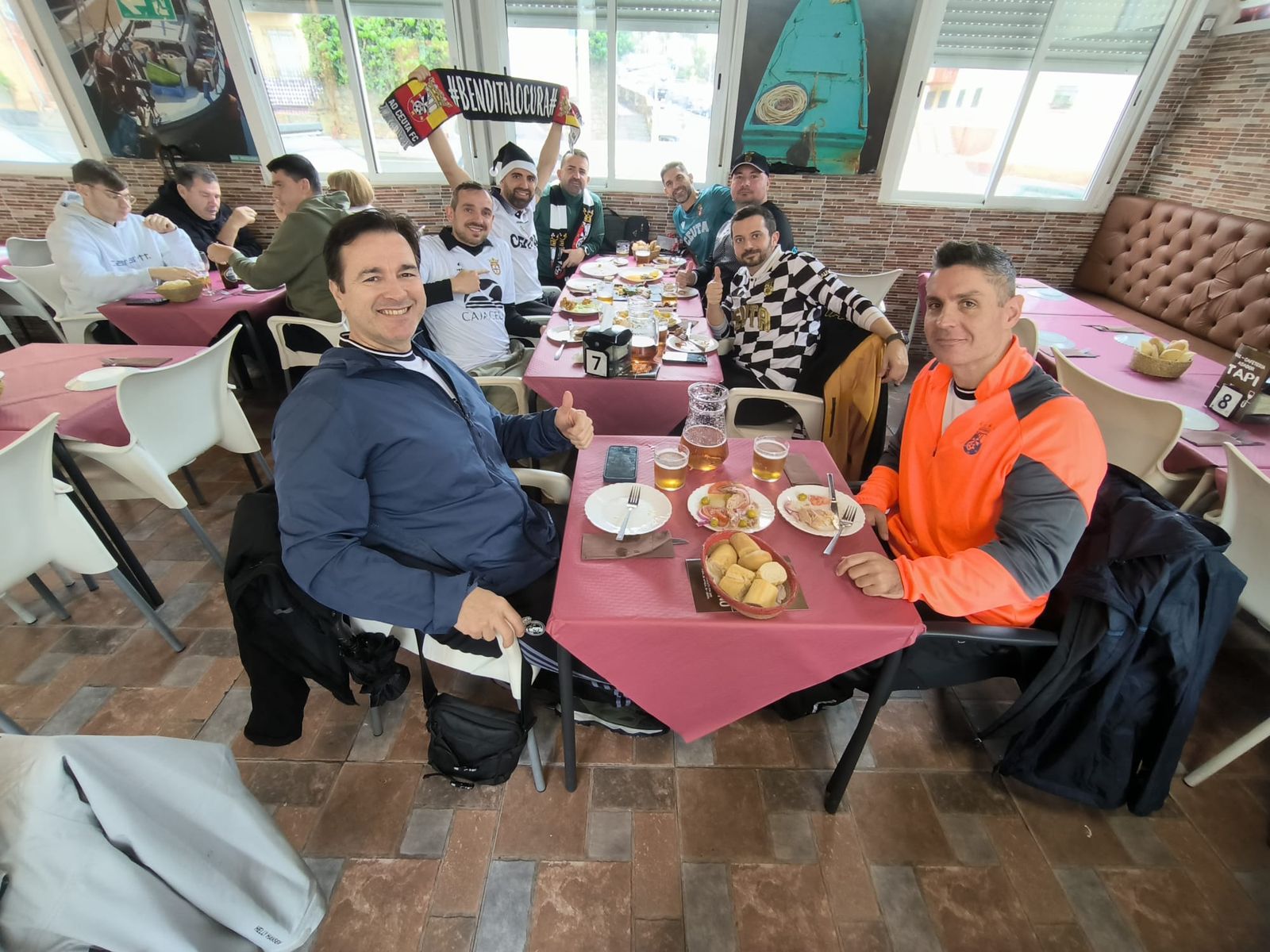 La afición ceutí ya disfruta del ambiente antes del partido a los alrededores del Alfonso Murube