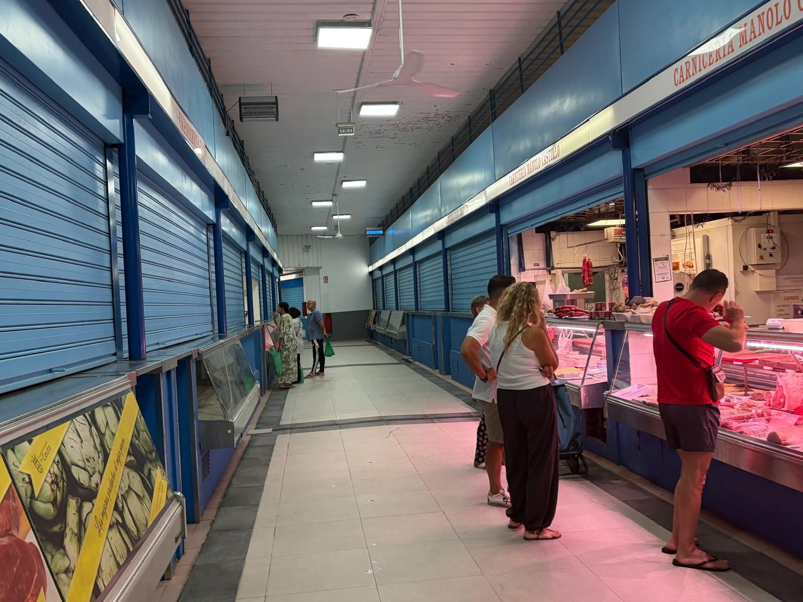 Muchos puestos del Mercado Central aguantan abiertos “hasta lo que se pueda”