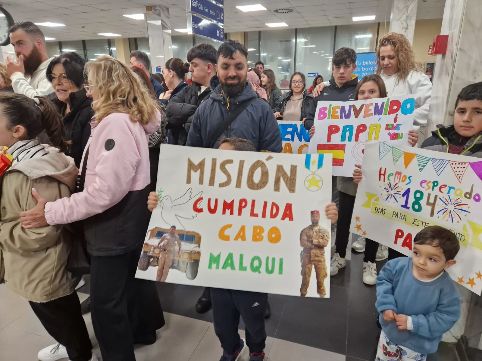 FOTOGALERÍA | De Irak a los brazos de su gente: fotogalería del regreso de la COMGECEU