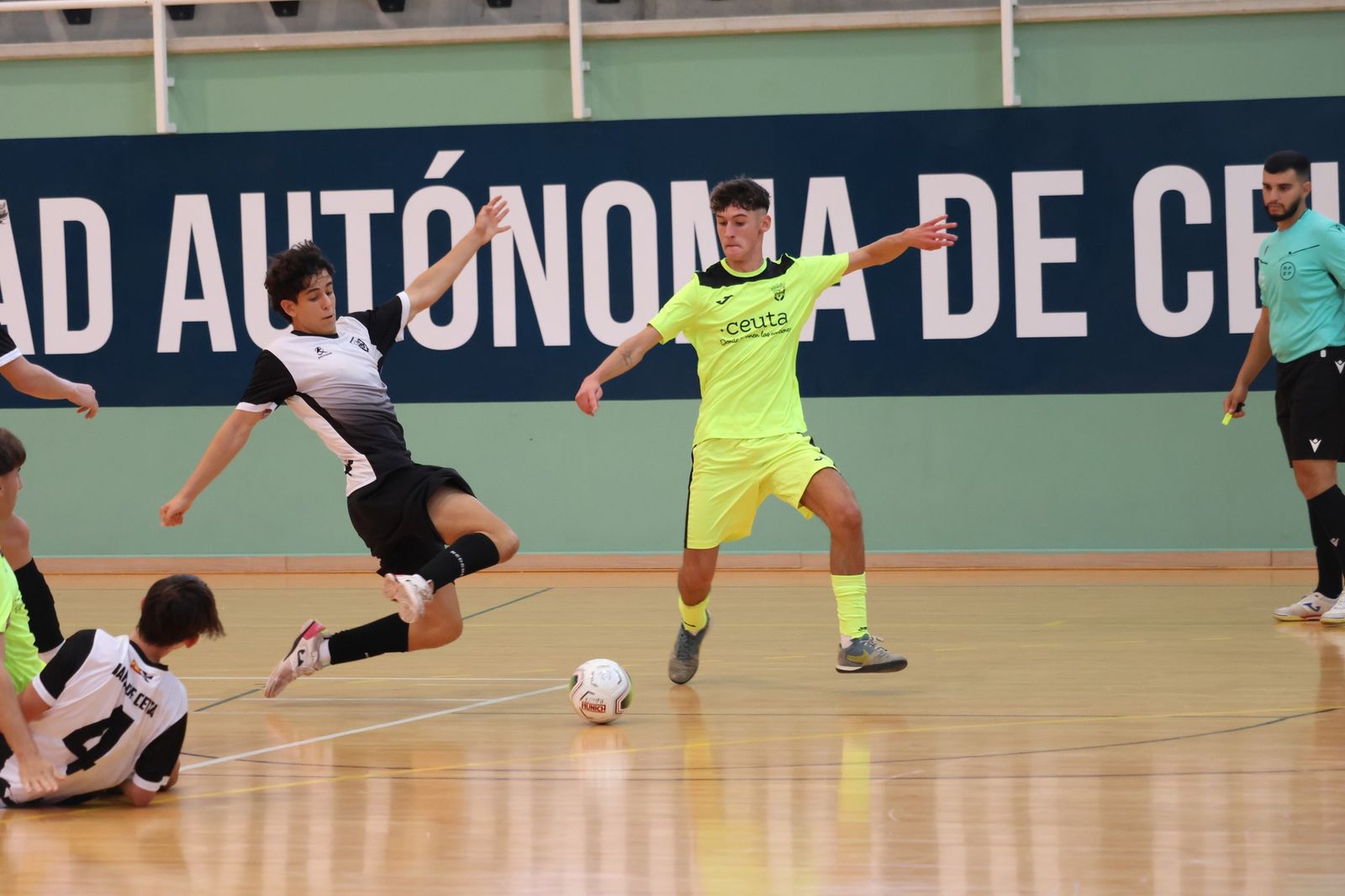 El Bahía Atlético, primer líder de la Liga Juvenil de Fútbol-sala