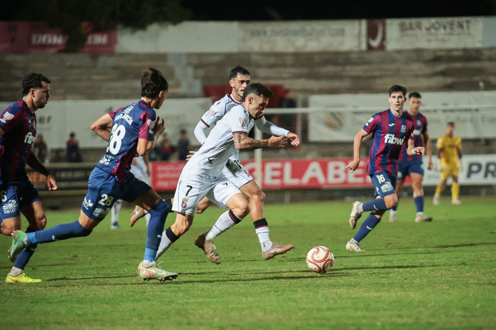 Victoria poco convicente del Ceuta ante el Poblense (1-2) para avanzar en Copa