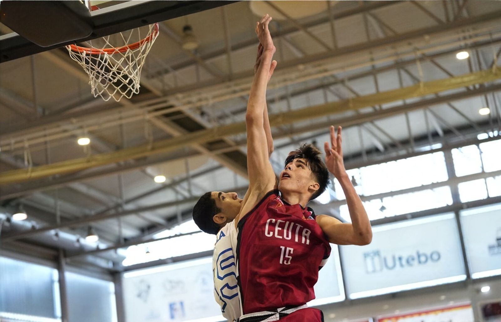 César Pino, jugador ceutí de baloncesto