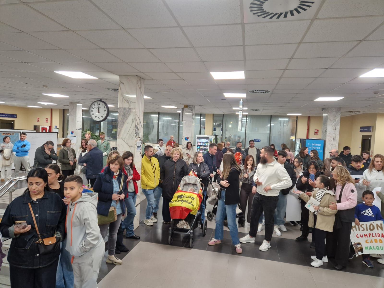 FOTOGALERÍA | De Irak a los brazos de su gente: fotogalería del regreso de la COMGECEU