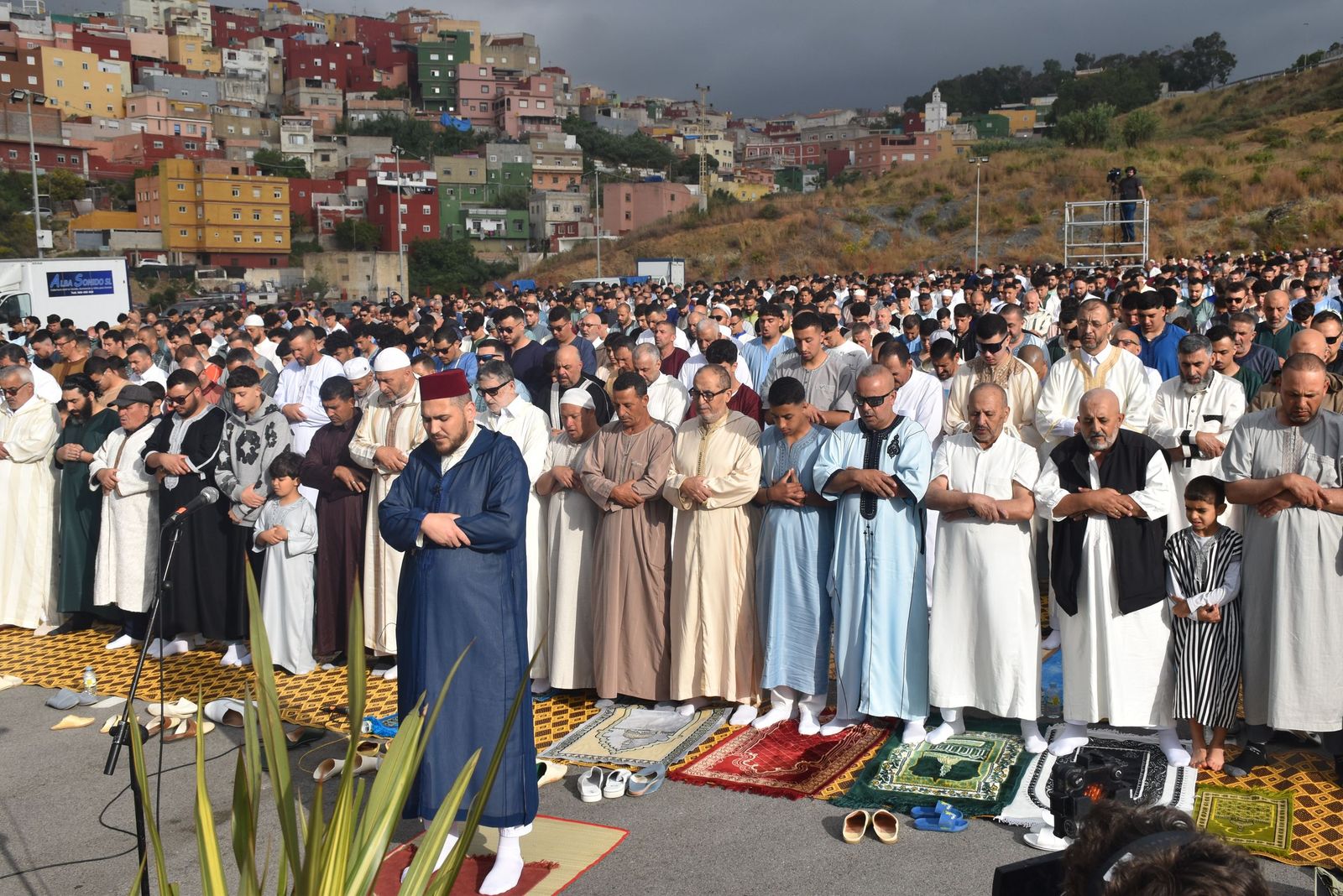 Devoción y respeto en otro rezo multitudinario en Ceuta
