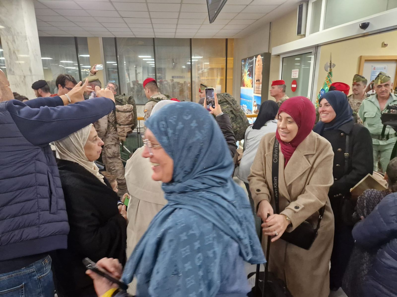 FOTOGALERÍA | De Irak a los brazos de su gente: fotogalería del regreso de la COMGECEU