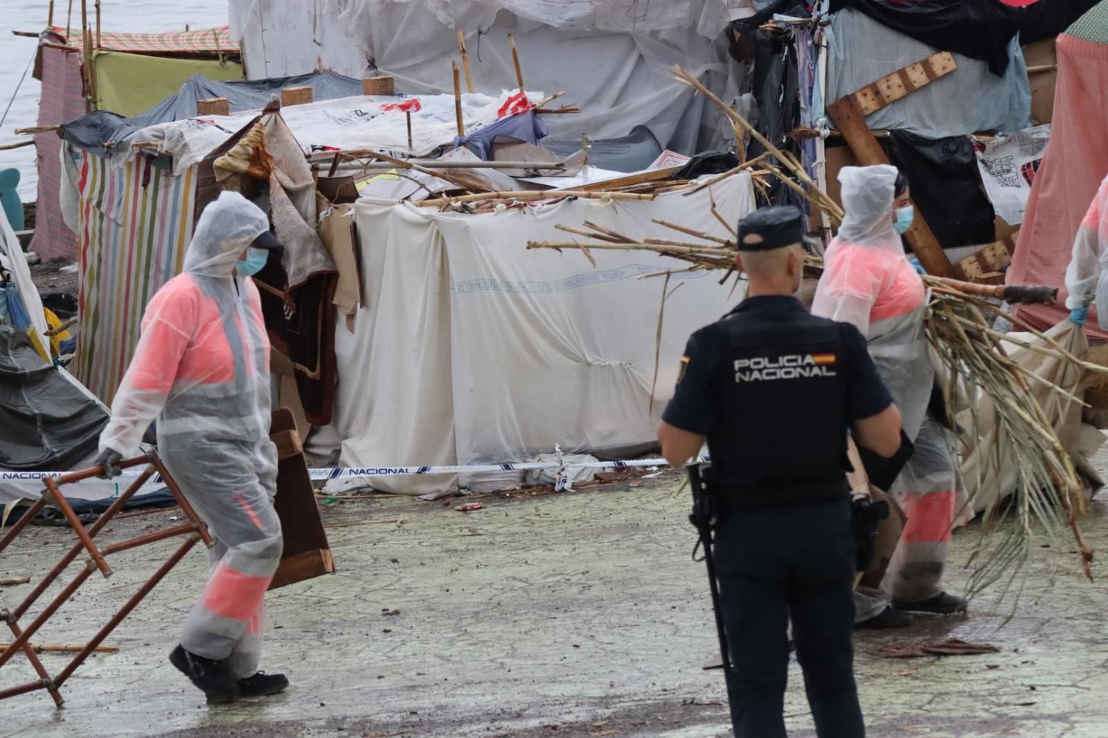 Benítez sigue bajo vigilancia mientras avanza una limpieza que dará paso al vallado