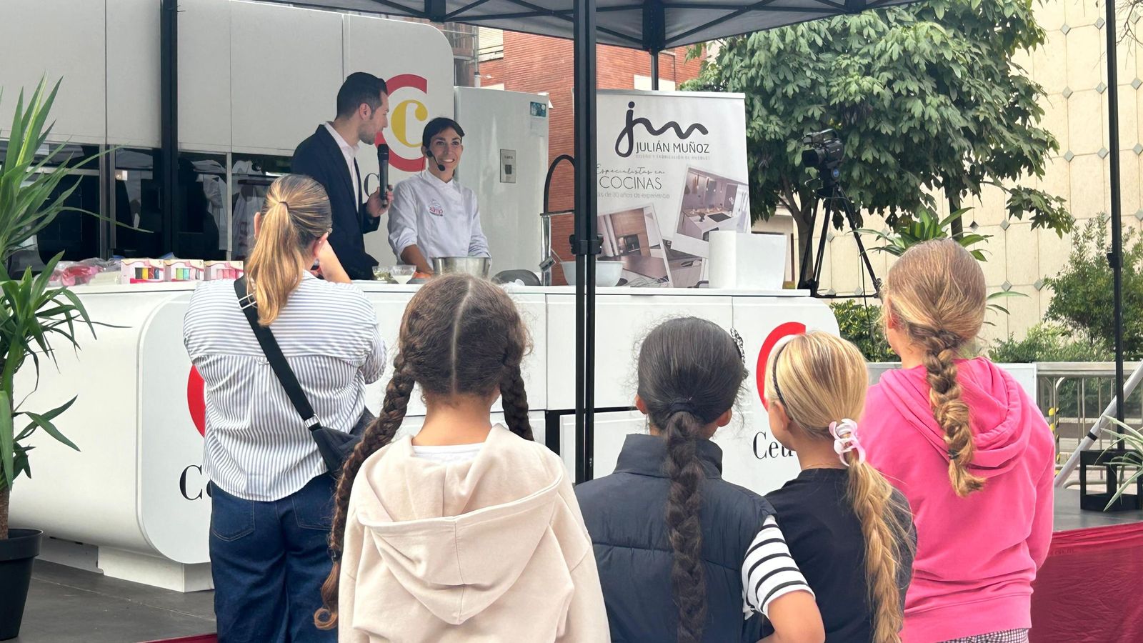 Taller de repostería de Alma 'Cupcake' para alumnos del CEIP Príncipe Felipe por la III Semana Gastronómica y Sostenible de Ceuta