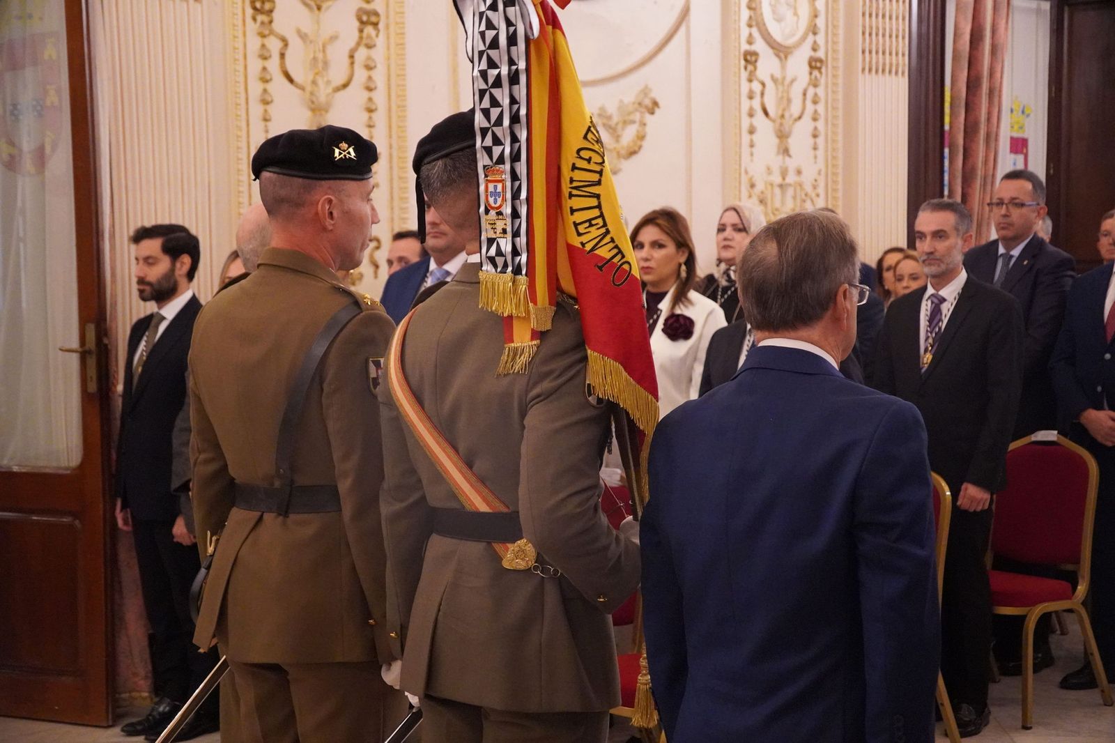 Así ha sido la imposición de la Medalla de Plata de la Ciudad a Caballería