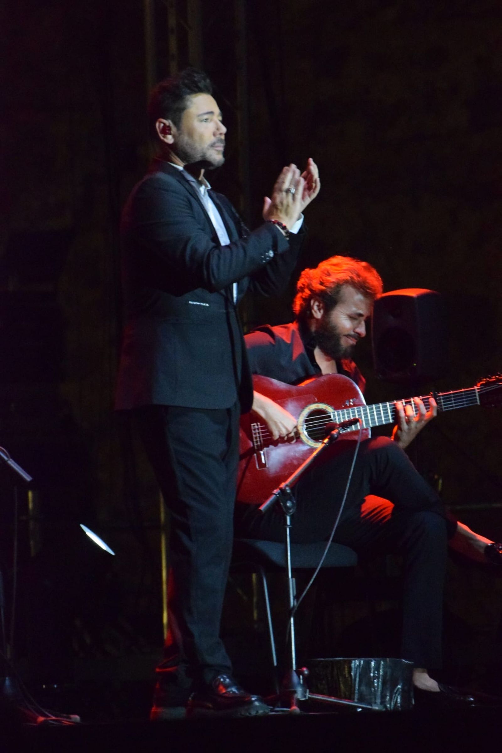 Miguel Poveda llena de poderío las Murallas en la noche más flamenca del año