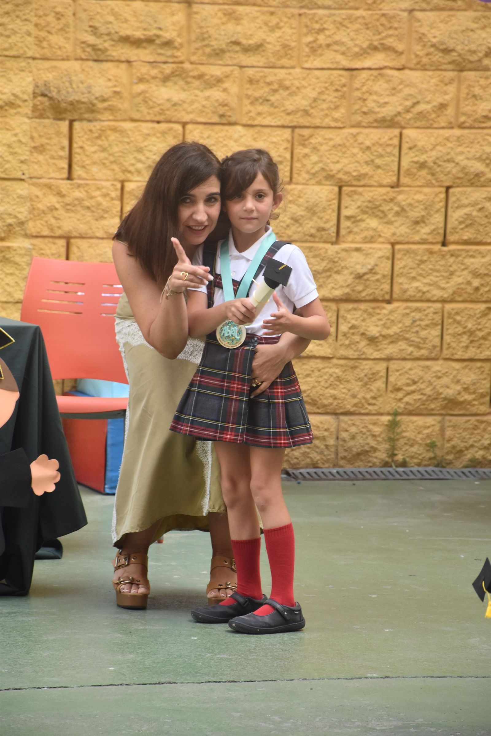 Las lágrimas de orgullo toman el CC Beatriz de Silva en la graduación más especial de sus pequeños