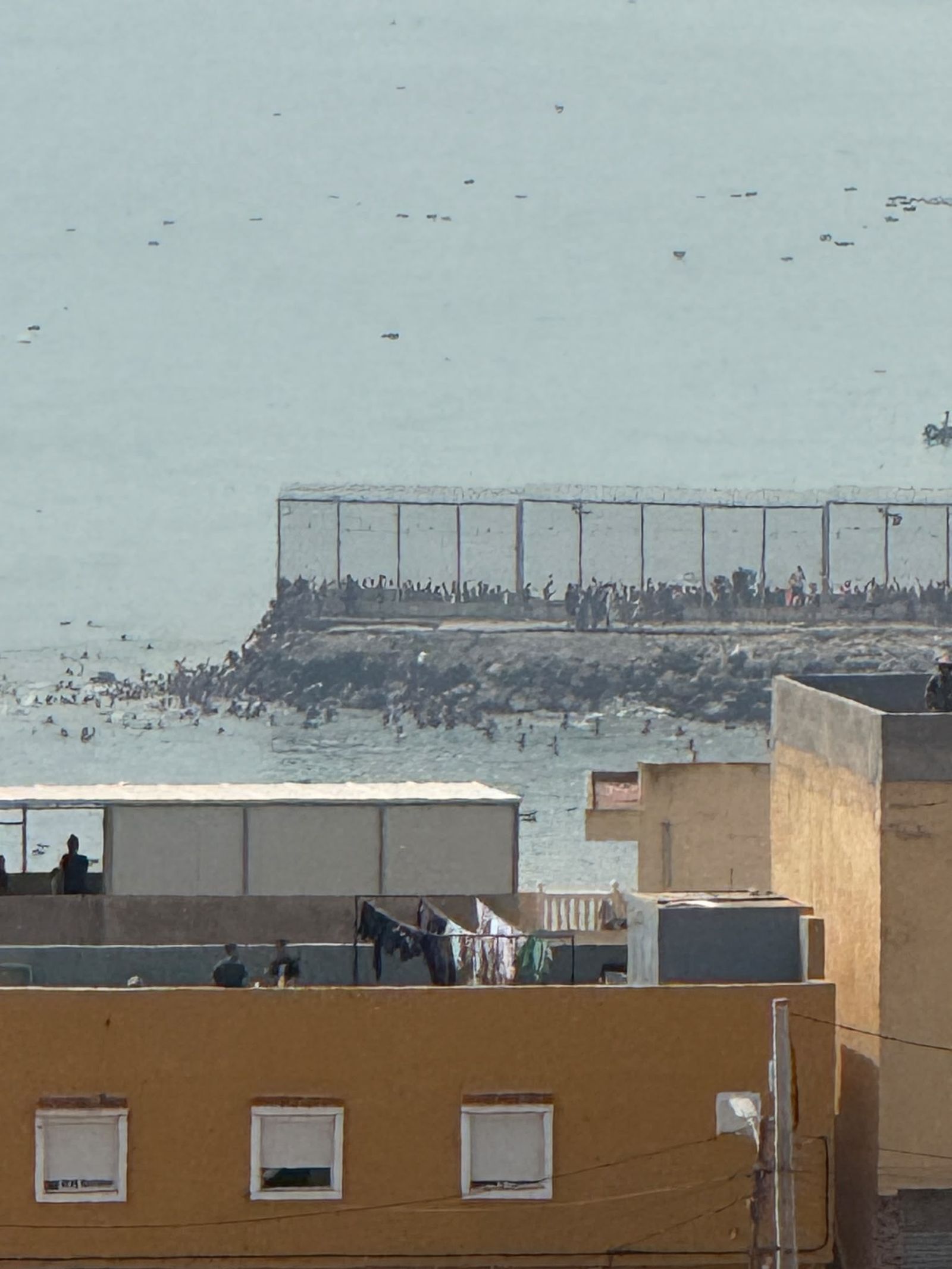 Las entradas en Ceuta de este jueves desde Marruecos, en imágenes