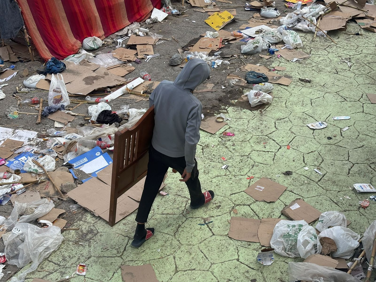 Un migrante, el pasado viernes en el asentamiento de Benítez
