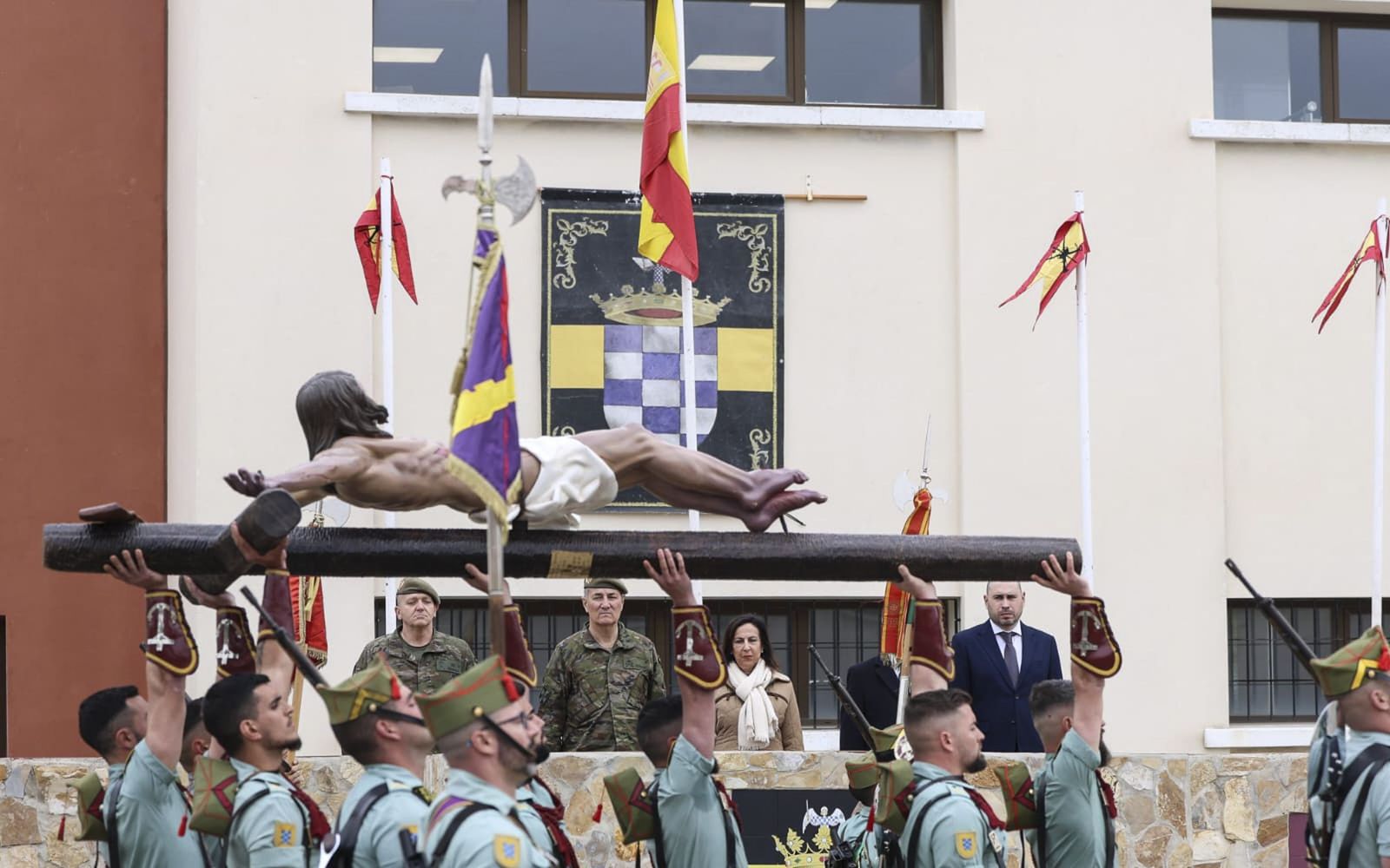 La Ministra de Defensa homenajea al capitán ceutí fallecido en Adamuz