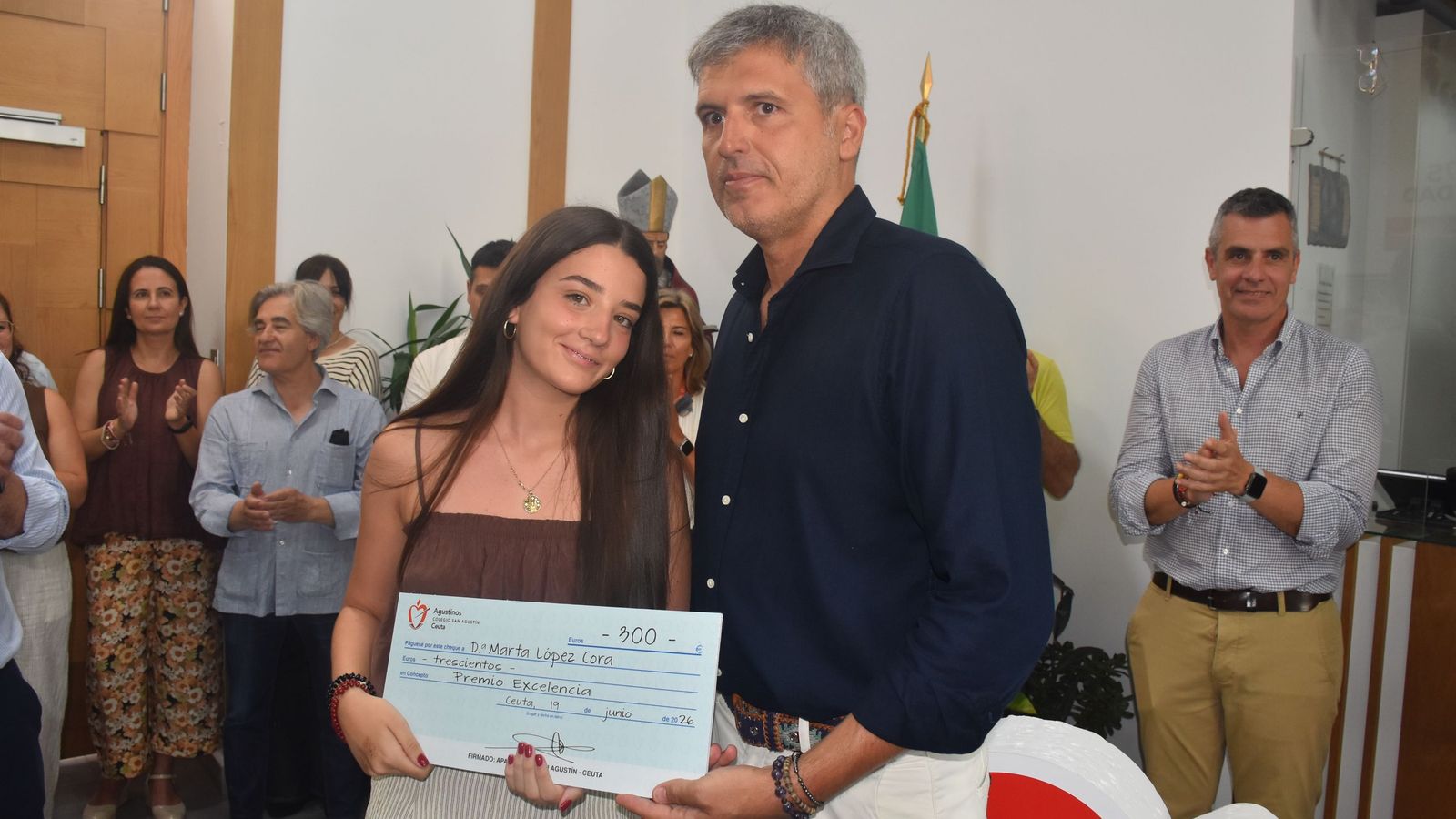 Homenaje en el Colegio San Agustín a su alumna Marta López Cora tras sacar la tercera mejor nota de Ceuta en la PAU, un 13.29