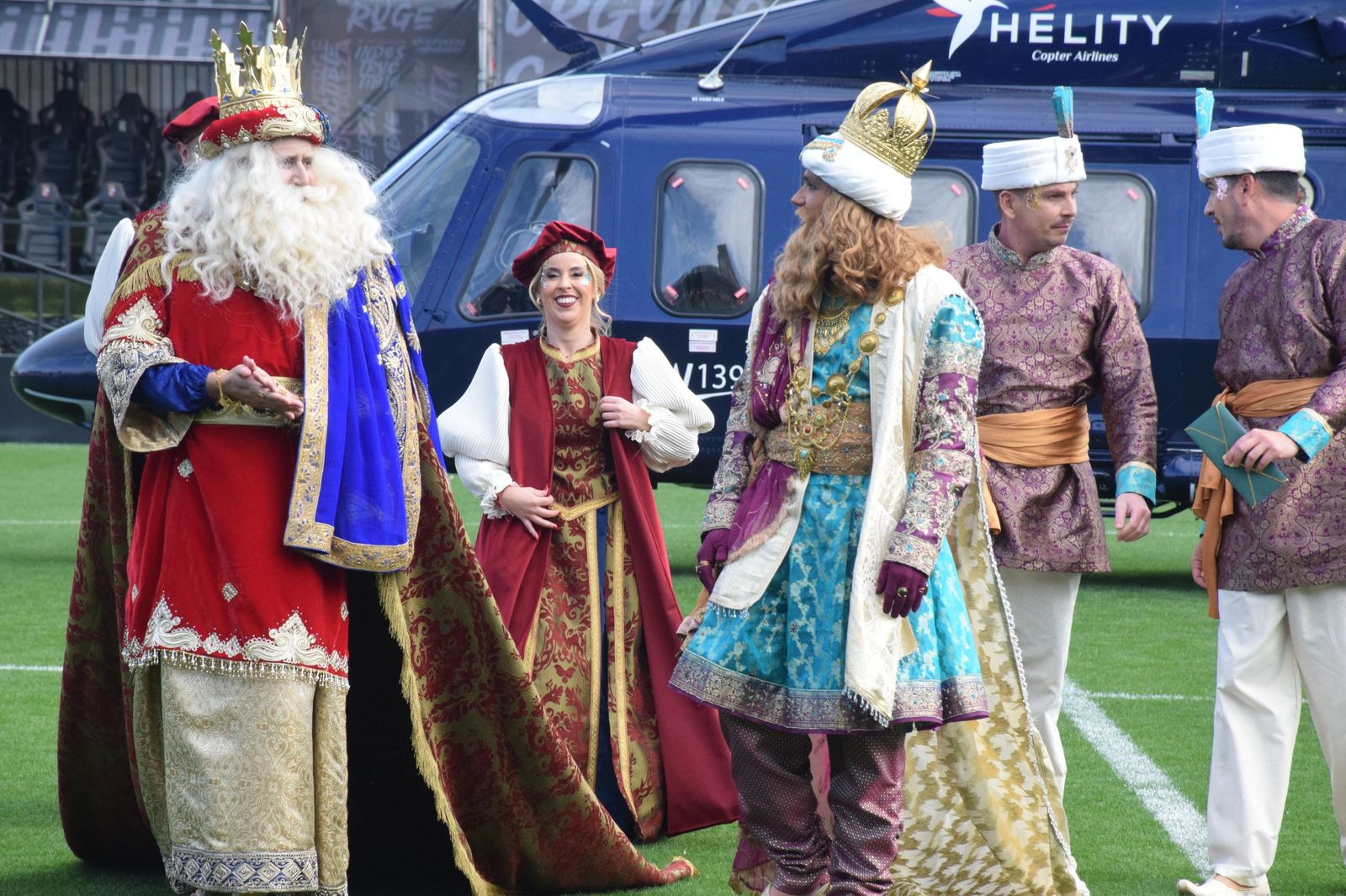 Los Reyes Magos aterrizan en el Alfonso Murube horas antes de la cabalgata