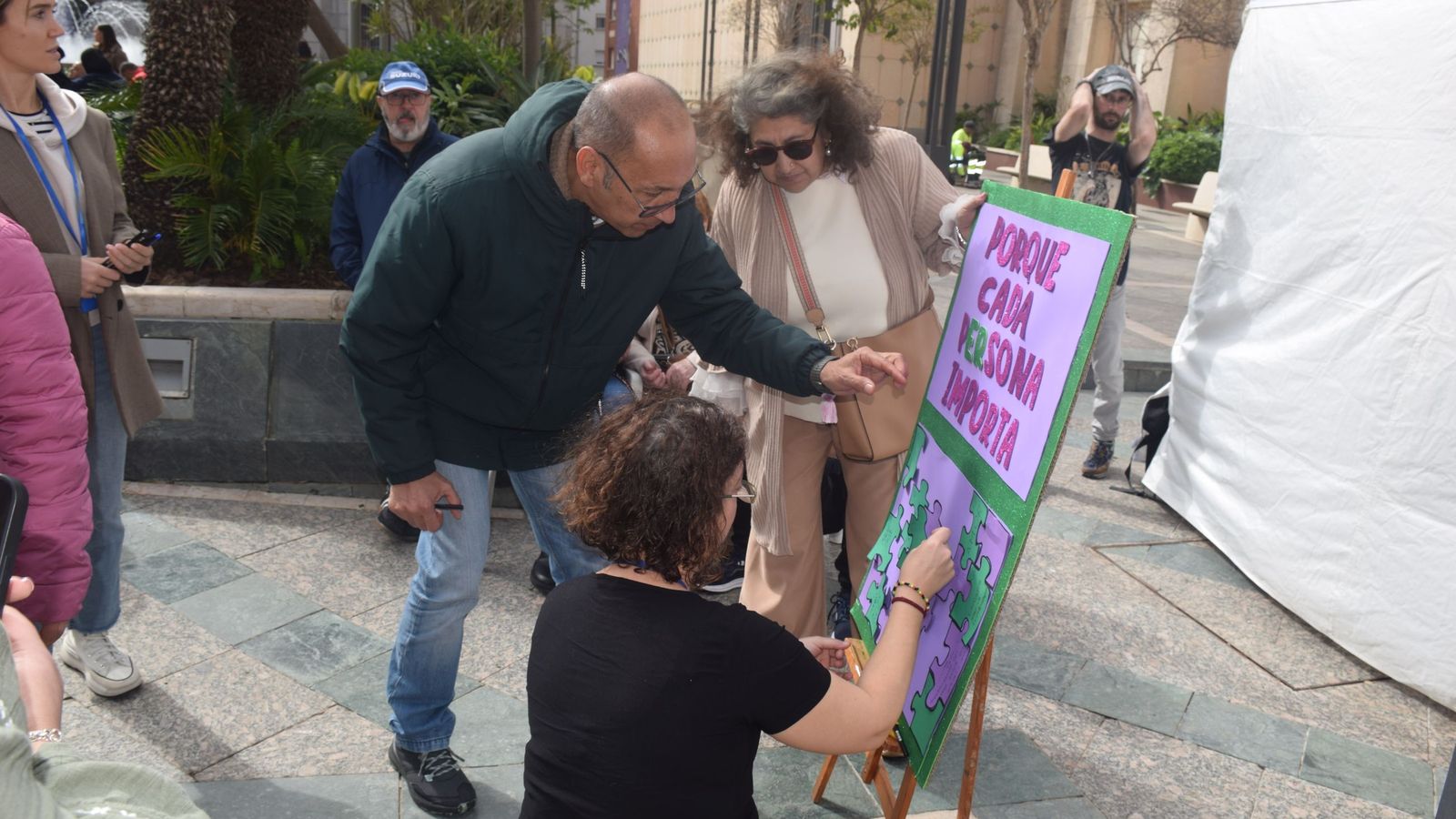 Acto de ADEN en la plaza de los Reyes con motivo del Día de las Enfermedades Raras