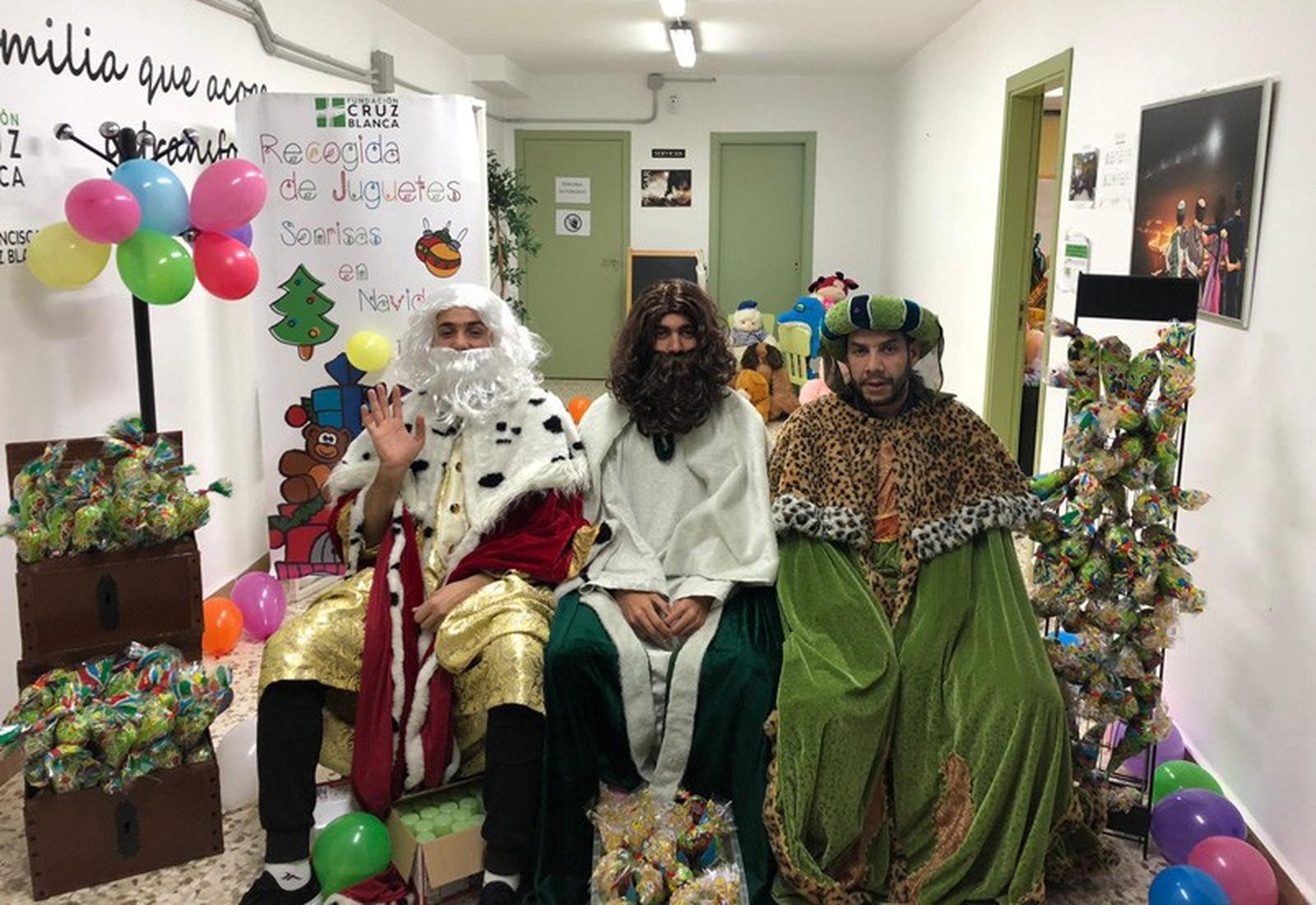 Exclution Los Reyes Magos entregan 300 juguetes a niños en riesgo de exclusión social