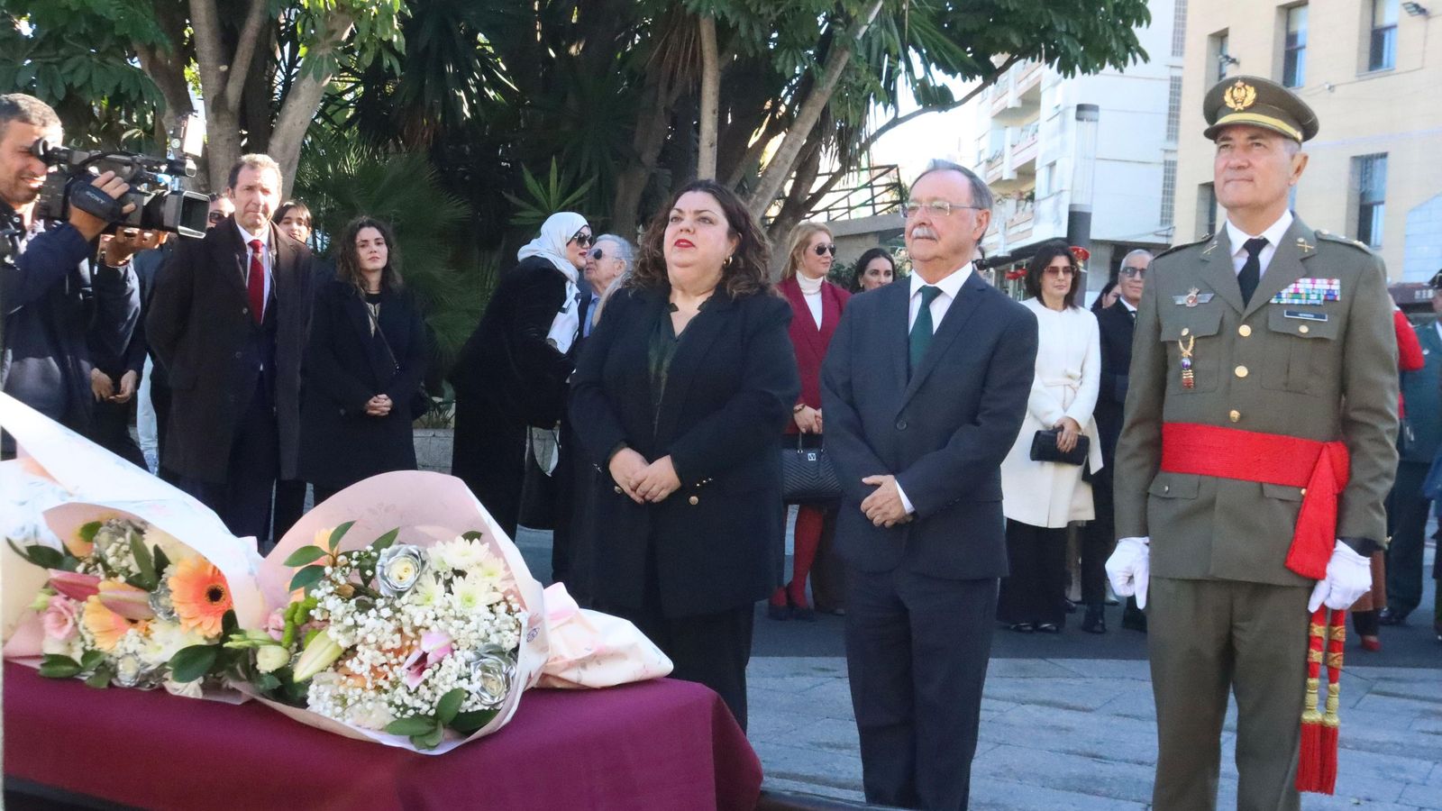 Ofrenda floral en el monumento de la Constitución