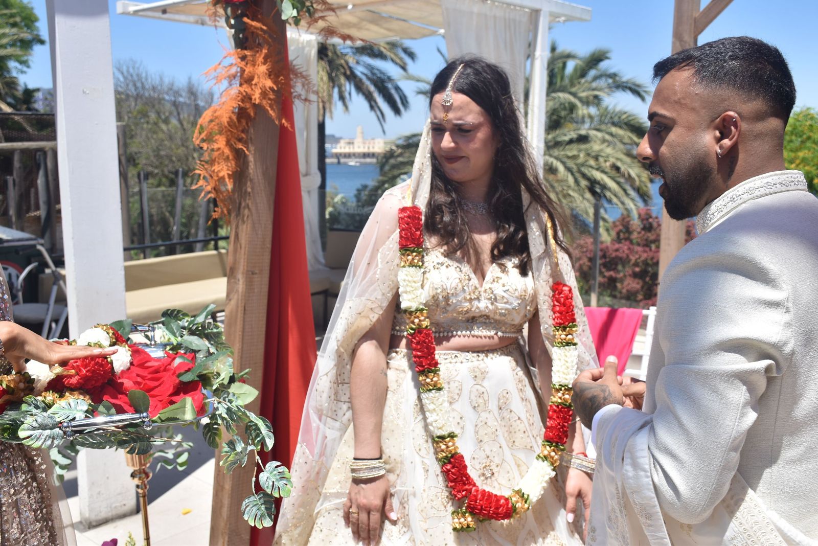 Direk y Rocío sellan su amor bajo el cielo de Ceuta