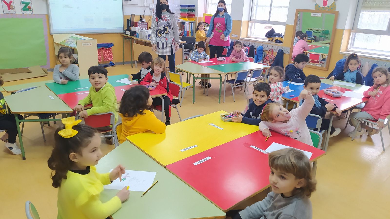 Alumnos de educación infantil durante una clase.