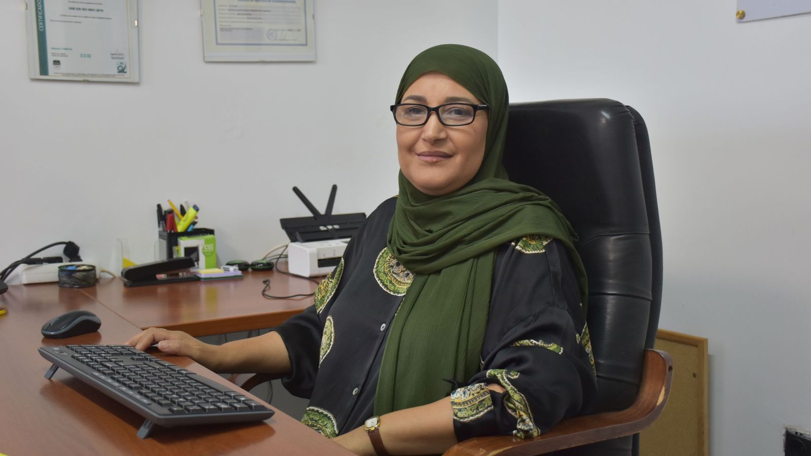 La trabajadora social de Luna Blanca, Halima Ahmed, en su despacho