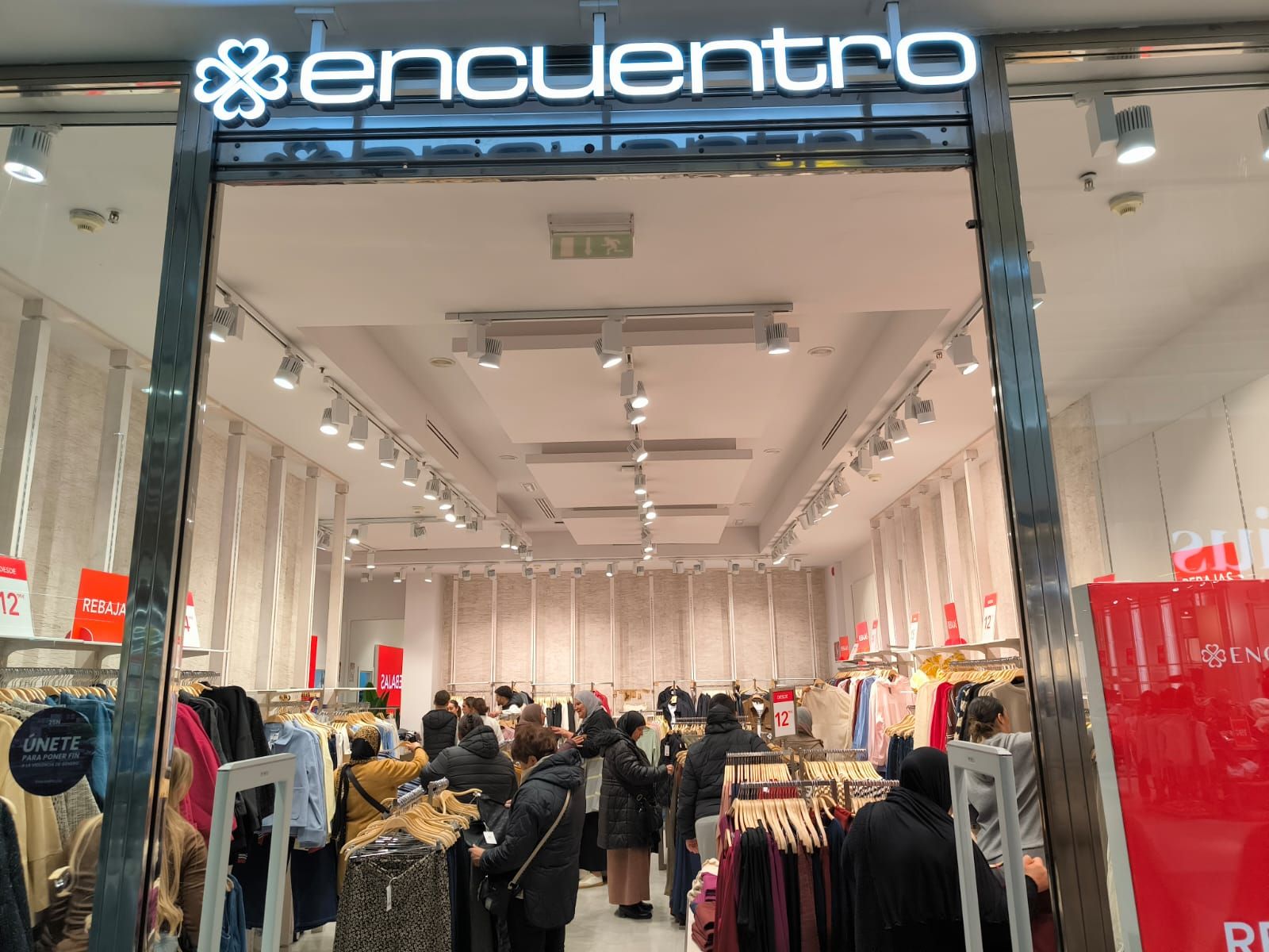 Las rebajas toman Parques de Ceuta en una intensa jornada tras Reyes