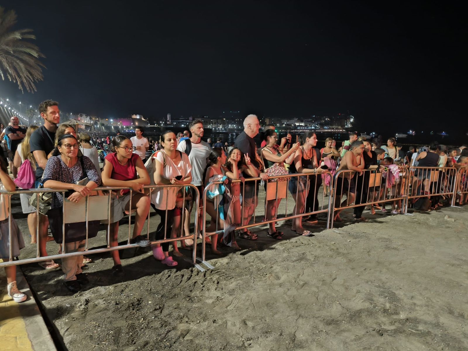 Tradición y drones para la puesta de largo del verano en las playas