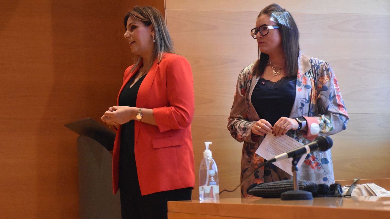 La consejera de Sanidad y Servicios Sociales, Nabila Benzina, durante la presentación de la jornada La consejera de Sanidad y Servicios Sociales, Nabila Benzina, durante la presentación de la jornada